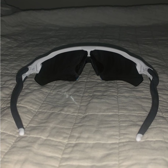 oakley sunglasses - Picture 4 of 4